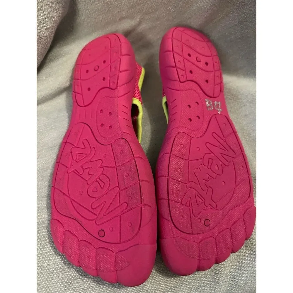 Newtz Girls Water Shoes Floral Slip On Size 4-5 Beach Activewear